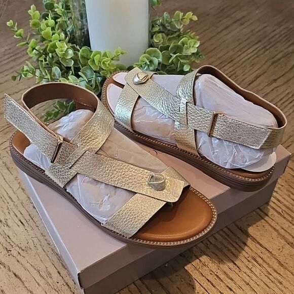 Franco Sarto gold flat sandals Size 7.5 NWT - Picture 2 of 13